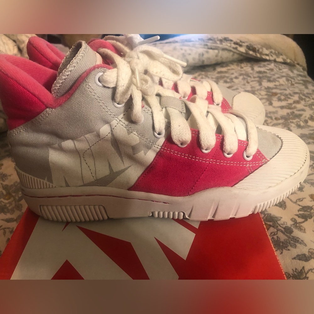 VINTAGE 2008 NIKE OUTBREAKS